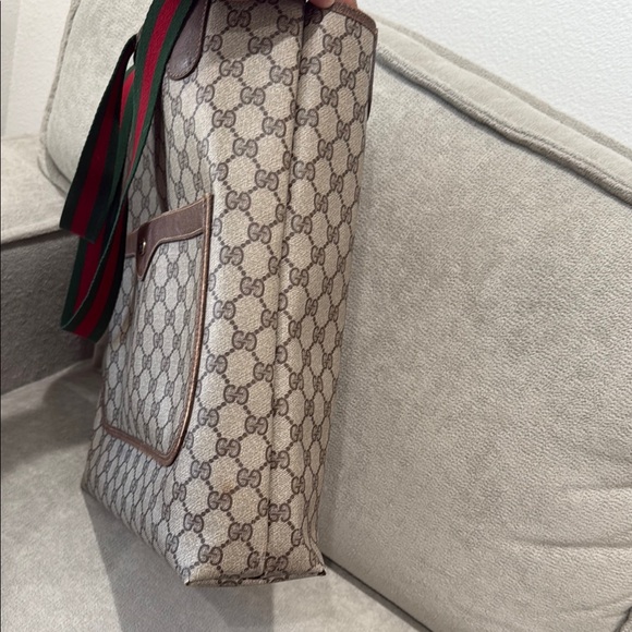 Gucci Cream and Brown Tote Bag with Iconic Monogram - Picture 3 of 10